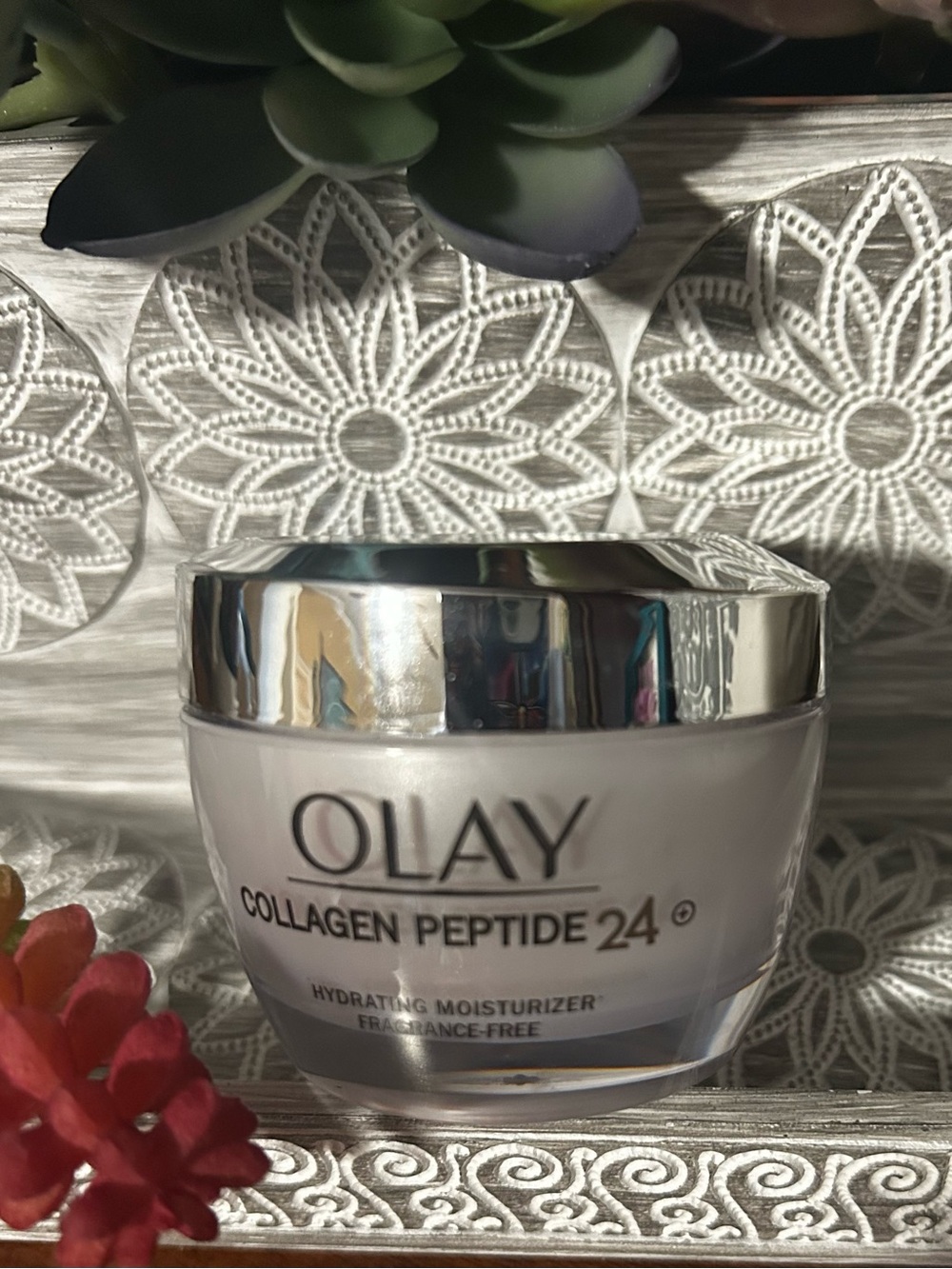 OLAY Collagen Peptide 24. Silver-Lidded White Face Moisturizer